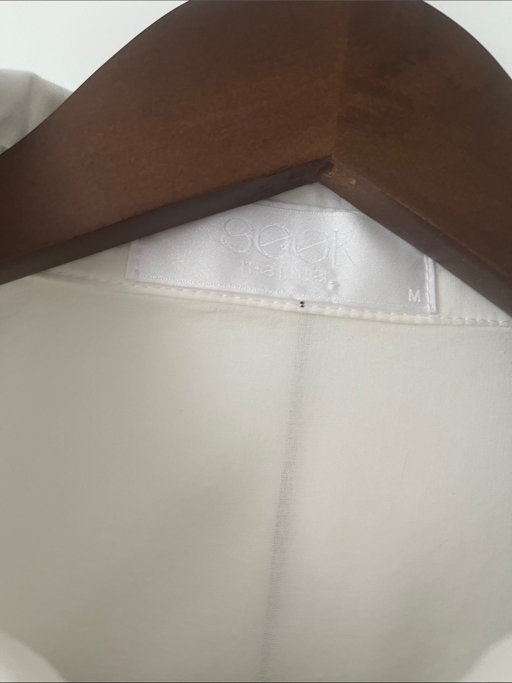 Seek the label Blouse - Picture 3 of 14